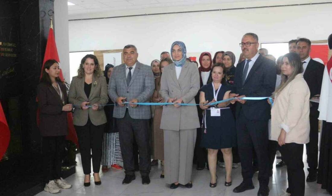 Afyonkarahisar Olgunlaşma Enstitüsü, Hayat Boyu Öğrenme Haftası kapsamında düzenlediği sergiyle,