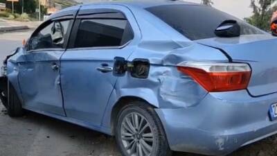 Hakkari’nin Yüksekova ilçesinde otomobil ile kamyonun çarpıştığı kazada 5 kişi