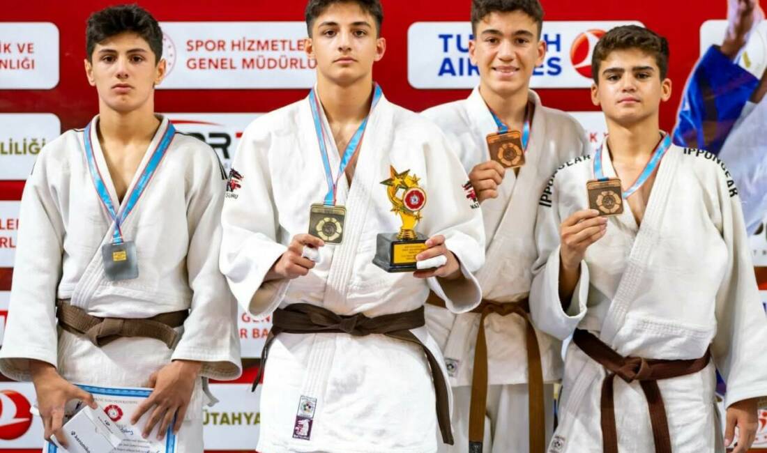 Yunusemre Belediyespor’un judocuları, Kütahya’da düzenlenen Spor Toto Yıldızlar Türkiye Judo