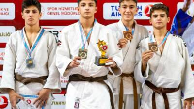 Yunusemre Belediyespor’un judocuları, Kütahya’da düzenlenen Spor Toto Yıldızlar Türkiye Judo