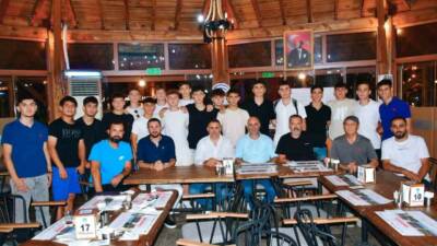 Manisa İl Birinciliğinde namağlup şampiyon olan Yunusemre Belediyespor U17 Futbol