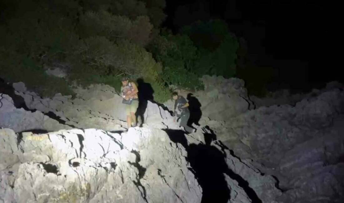 Muğla’nın Marmaris ilçesinde karadan ulaşımın bulunmadığı bir bölgede mahsur kalan