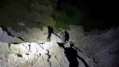 Muğla’nın Marmaris ilçesinde karadan ulaşımın bulunmadığı bir bölgede mahsur kalan