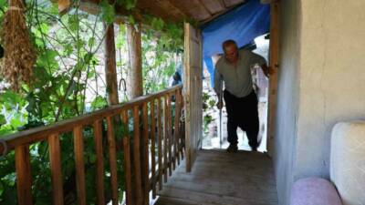 Adana’da 63 yaşındaki Salih Yaşar Aybar’ın genç yaşta kaybettiği bacağının