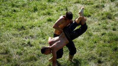 EDİRNE (AA) – 664. Tarihi Kırkpınar Yağlı Güreşleri’nin ikinci günü,