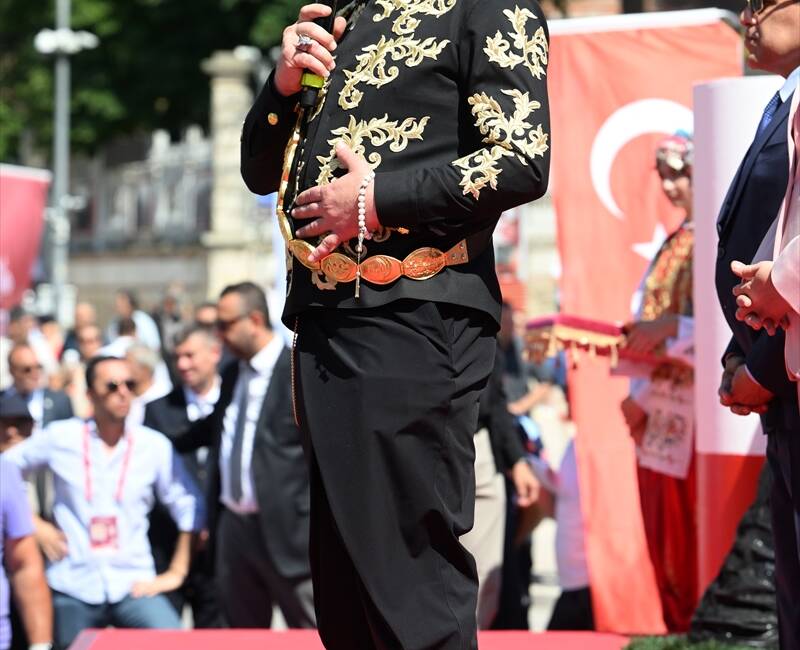 EDİRNE (AA) – Tarihi Kırkpınar Yağlı Güreşleri’nin önemli ritüellerinden “ağa