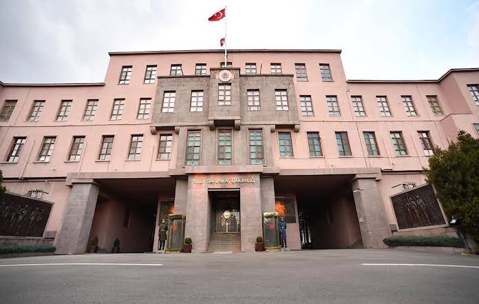 Milli Savunma Bakanlığı (MSB), Pençe-Kilit Harekat bölgesinde bulunan bir mağarada