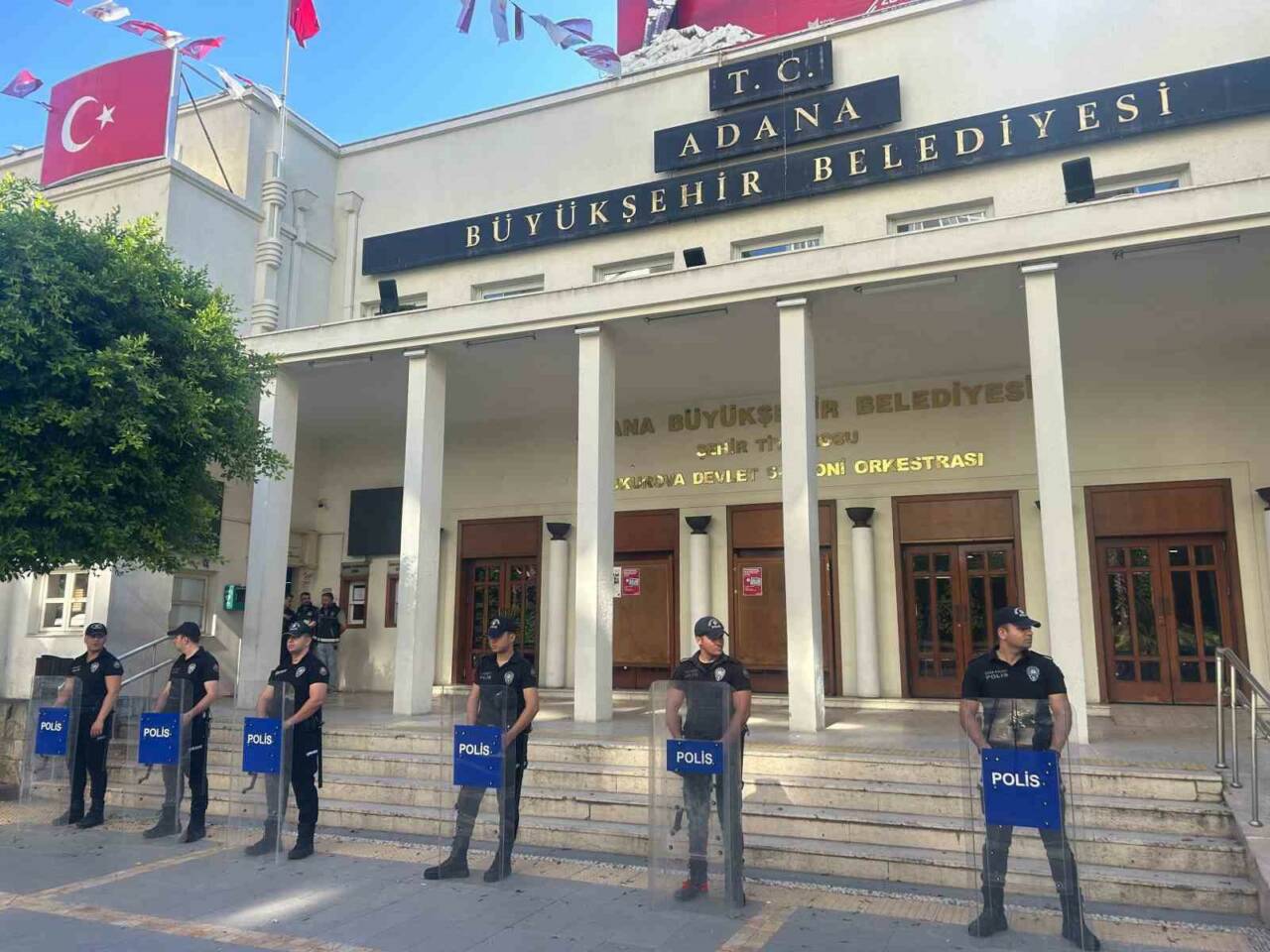 Türkiye Belediyeler Birliği Başkan Vekili ve Adana Büyükşehir Belediye Baskanı