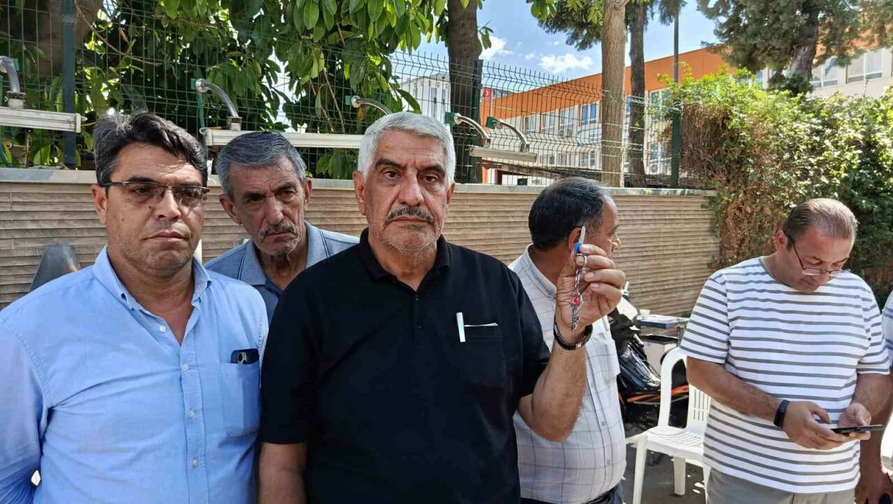 Adana’da Büyükşehir Belediyesi hizmet binasında güvenlik görevlileriyle muhtarlar arasında arbede