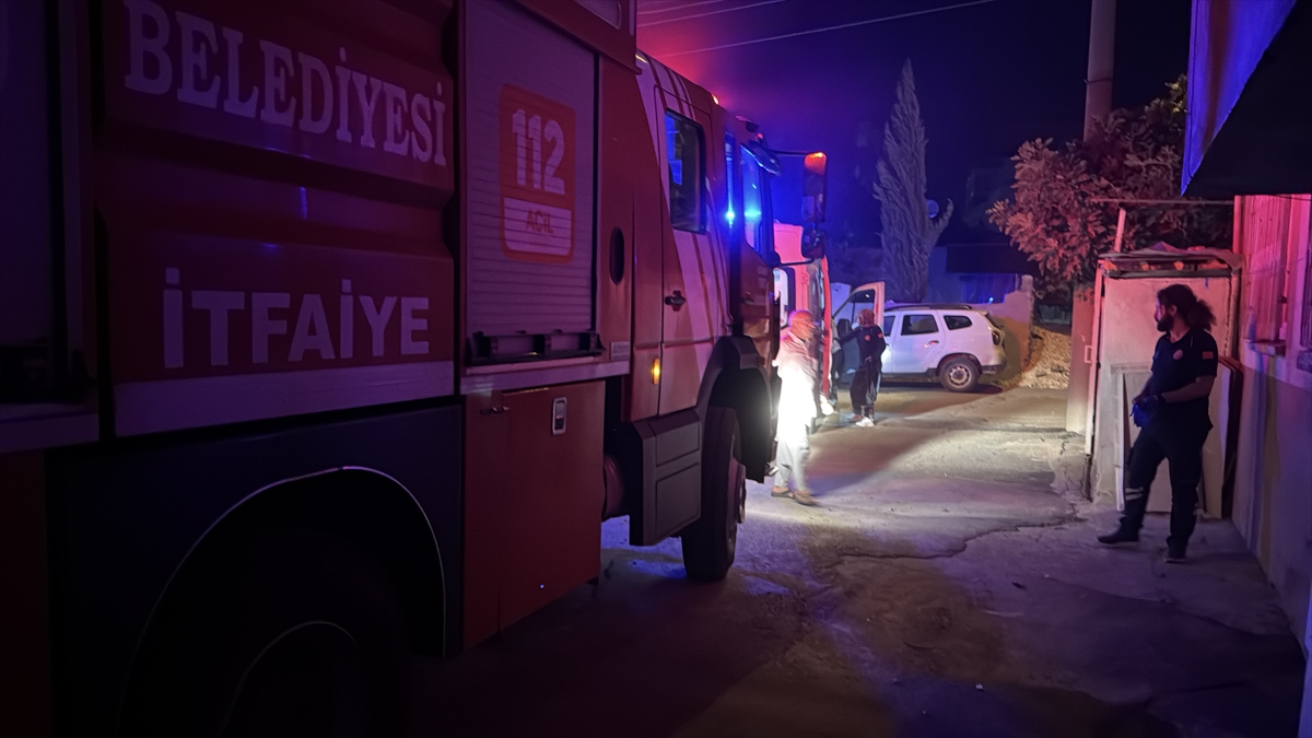 ADIYAMAN (AA) – Adıyaman’da bir evde çıkan yangında 2 kişi