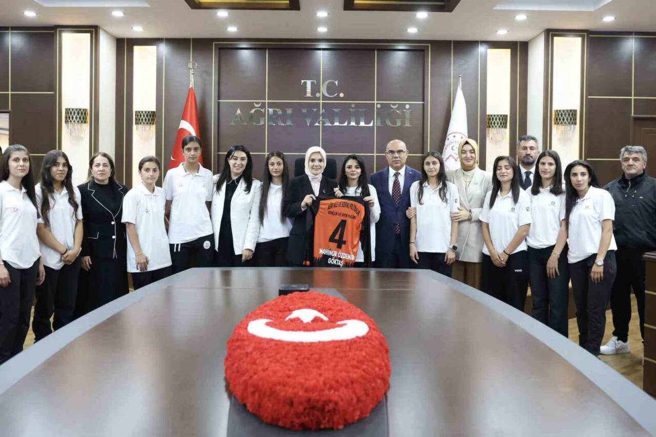 Aile ve Sosyal Hizmetler Bakanı Mahinur Özdemir Göktaş, 2. Lig’de