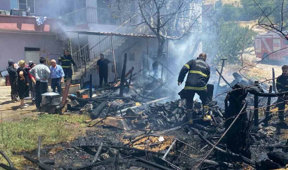 Kahramanmaraş’ta bir ahırda çıkan yangında 30 küçükbaş hayvan telef oldu.