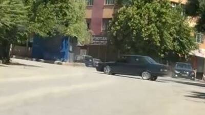 Ankara’nın Altındağ ilçesinde sokak ortasında drift atan sürücü ortalığı birbirine