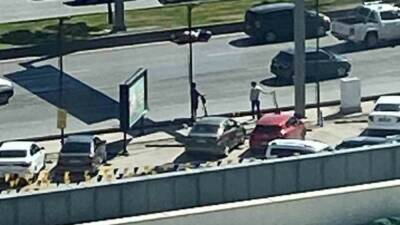 Ankara’da yolun karşısına geçmek isteyen bir yayaya araba çarptı. Yaya