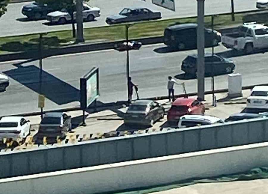 Ankara’da yolun karşısına geçmek isteyen bir yayaya araba çarptı. Yaya