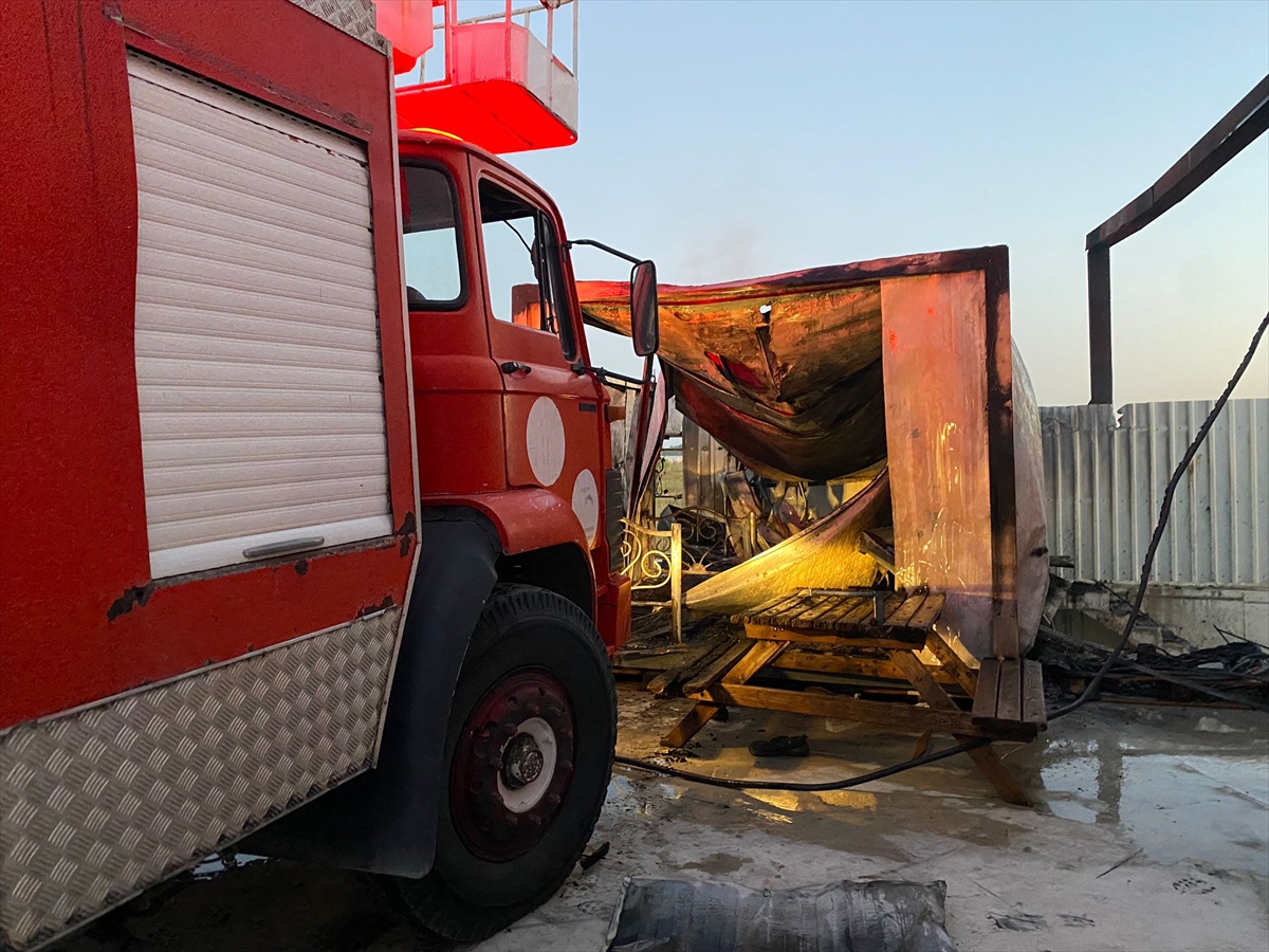 ANTALYA (AA) – Antalya’nın Serik ilçesinde işçilerin kaldığı konteynerde çıkan