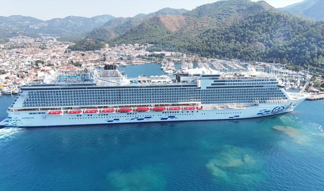 MUĞLA (AA) – Muğla’nın Marmaris ilçesine gelen “Aroya” isimli kruvaziyer