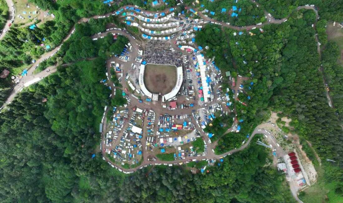 Artvin’in Kafkasör Yaylası’nda bu yıl 44.’sü düzenlenen festivalde boğalar şampiyonluk