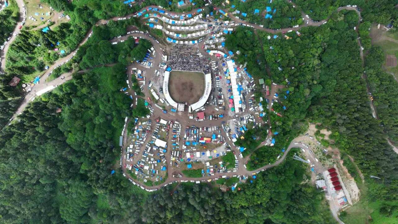 Artvin’in Kafkasör Yaylası’nda bu yıl 44.’sü düzenlenen festivalde boğalar şampiyonluk