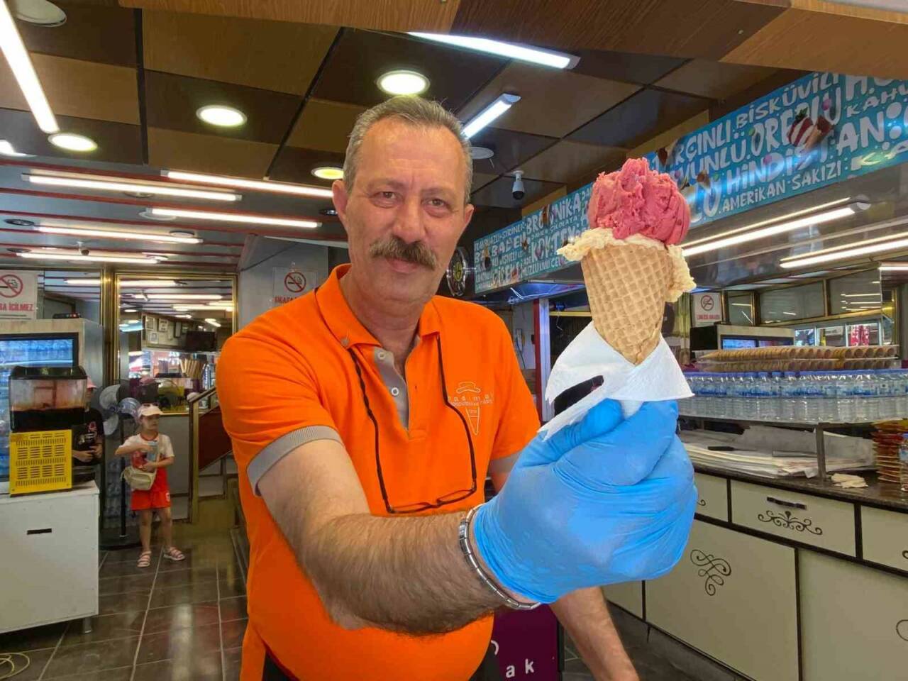 Yazın en çok tercih edilen serinletici lezettlerinden olan dondurma, Eskişehir’de