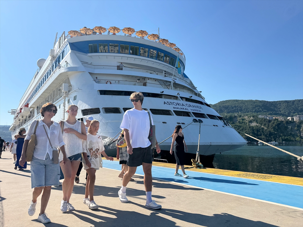 BARTIN (AA) – Rusya’nın Soçi kentinden hareket eden “Astoria Grande”