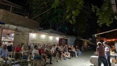 Aydın’da 8 yıldır düzenlenen açık hava mezatına vatandaşlar büyük ilgi