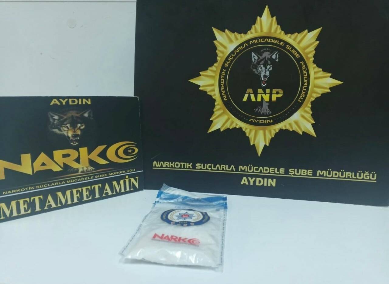 Aydın’da polis ekipleri tarafından gerçekleştirilen çalışmalar çerçevesinde bir miktar metamfetamin