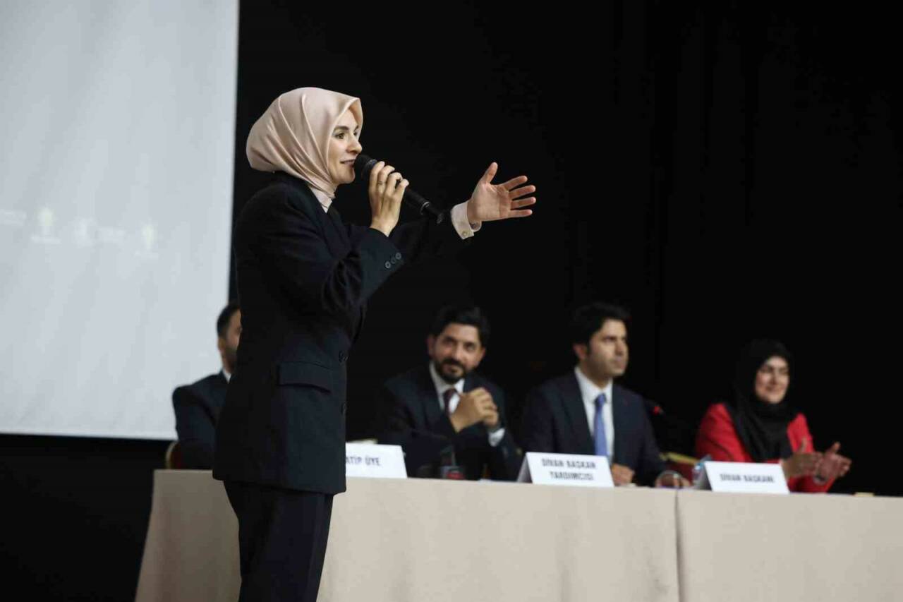 AK Parti Ağrı İl Danışma Meclisi Toplantısı’na katılan Aile ve