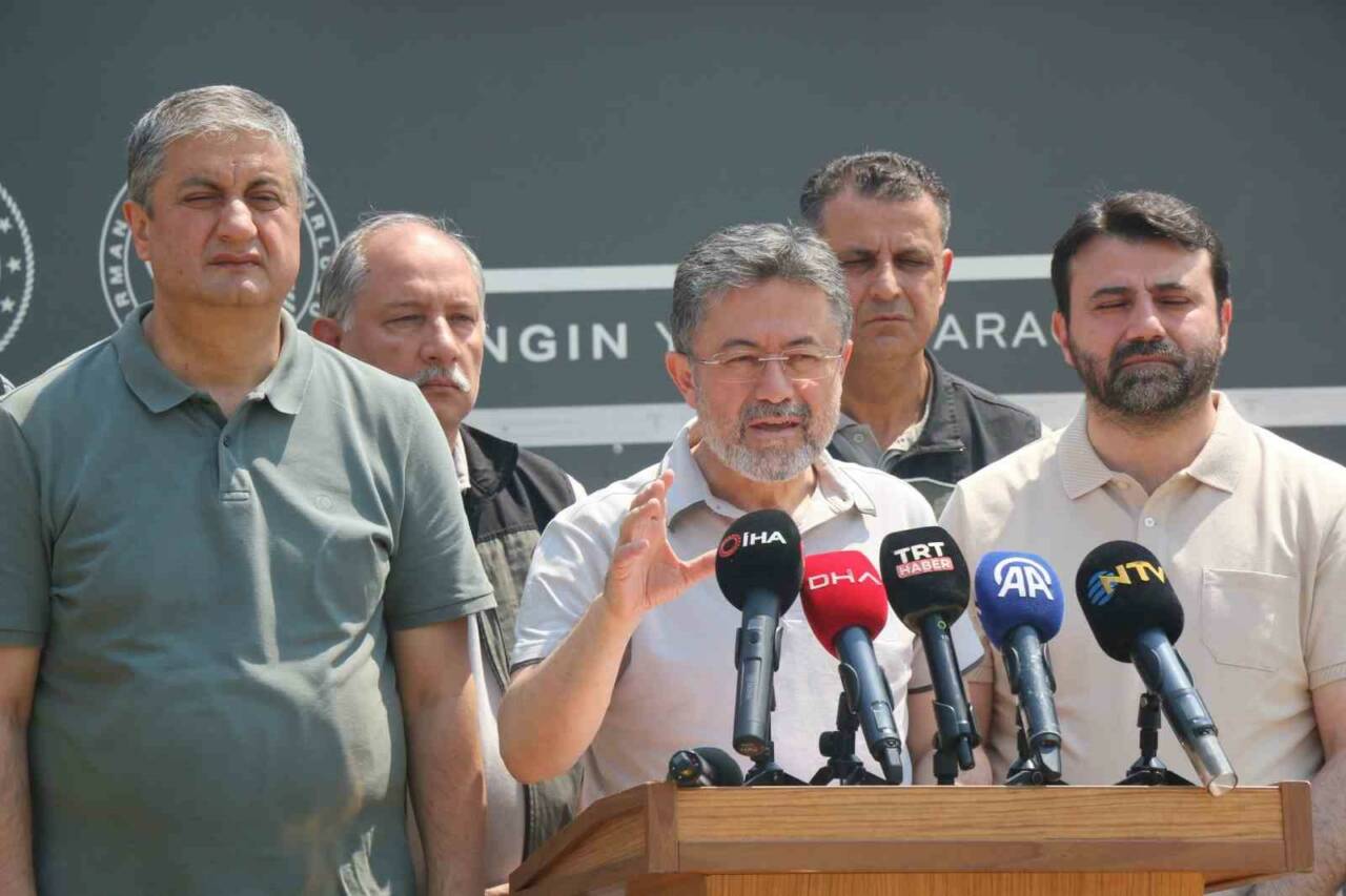 Tarım ve Orman Bakanı İbrahim Yumaklı, orman yangınlarıyla mücadele kapsamında