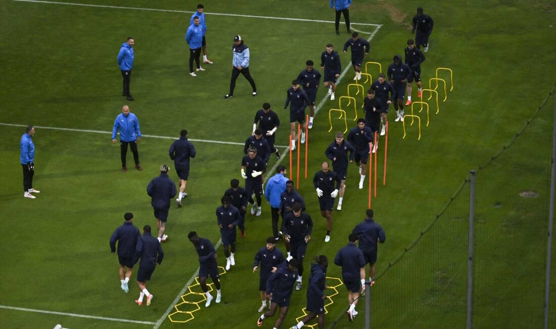 - Turuncu-lacivertli futbol takımı, Tirol eyaletine bağlı Innsbruck bölgesindeki Seefeld