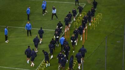 - Turuncu-lacivertli futbol takımı, Tirol eyaletine bağlı Innsbruck bölgesindeki Seefeld