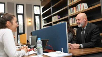 Kocasinan Belediye Başkanı Ahmet Çolakbayrakdar’ın yeşile verdiği önem doğrultusunda, kütüphanenin