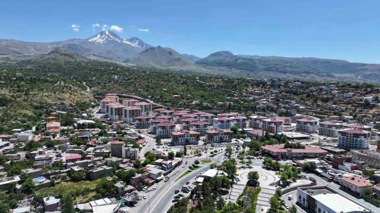 Hacılar Belediye Başkanı Bilal Özdoğan, TOKİ tarafından yürütülen 250 bin