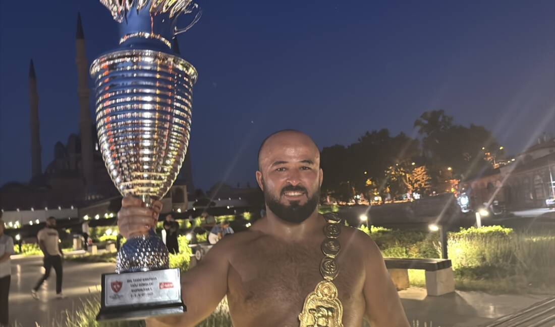 EDİRNE (AA) – 664. Tarihi Kırkpınar Yağlı Güreşleri finalinde Feyzullah