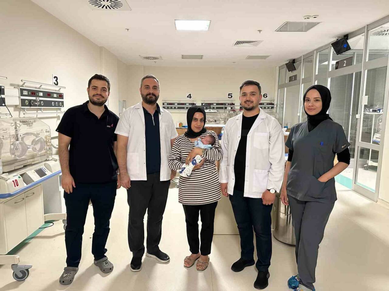 Batman’da 27 haftalık 905 gram doğan bebek, yeni doğan ünitesinde