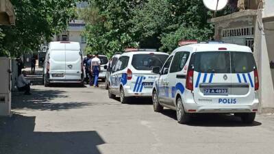 Batman kent merkezinde bir şahıs, tartıştığı eşini bıçakla ağır yaralarken,