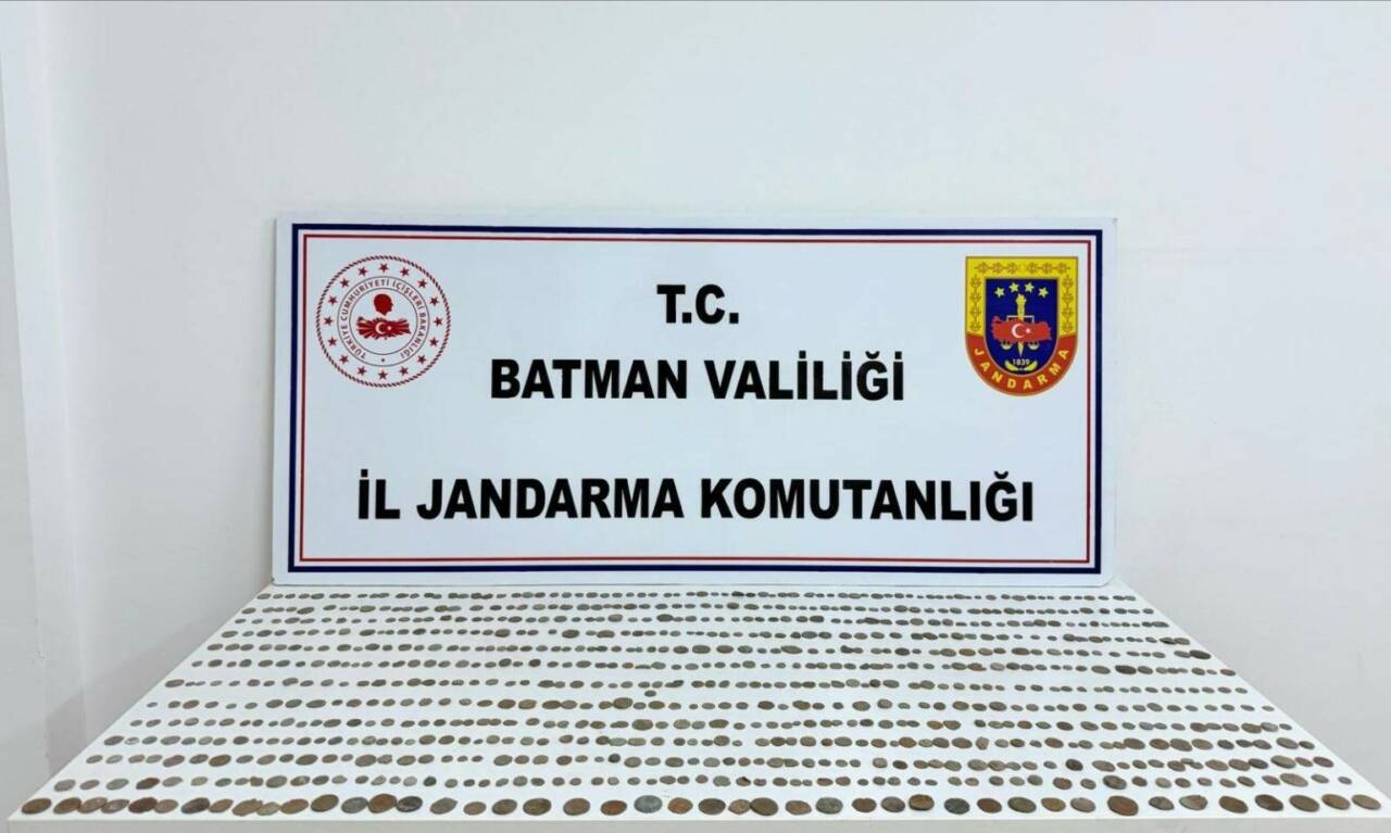 Batman’da müşteri kılığına giren jandarma ekipleri, bin 245 adet tarihi