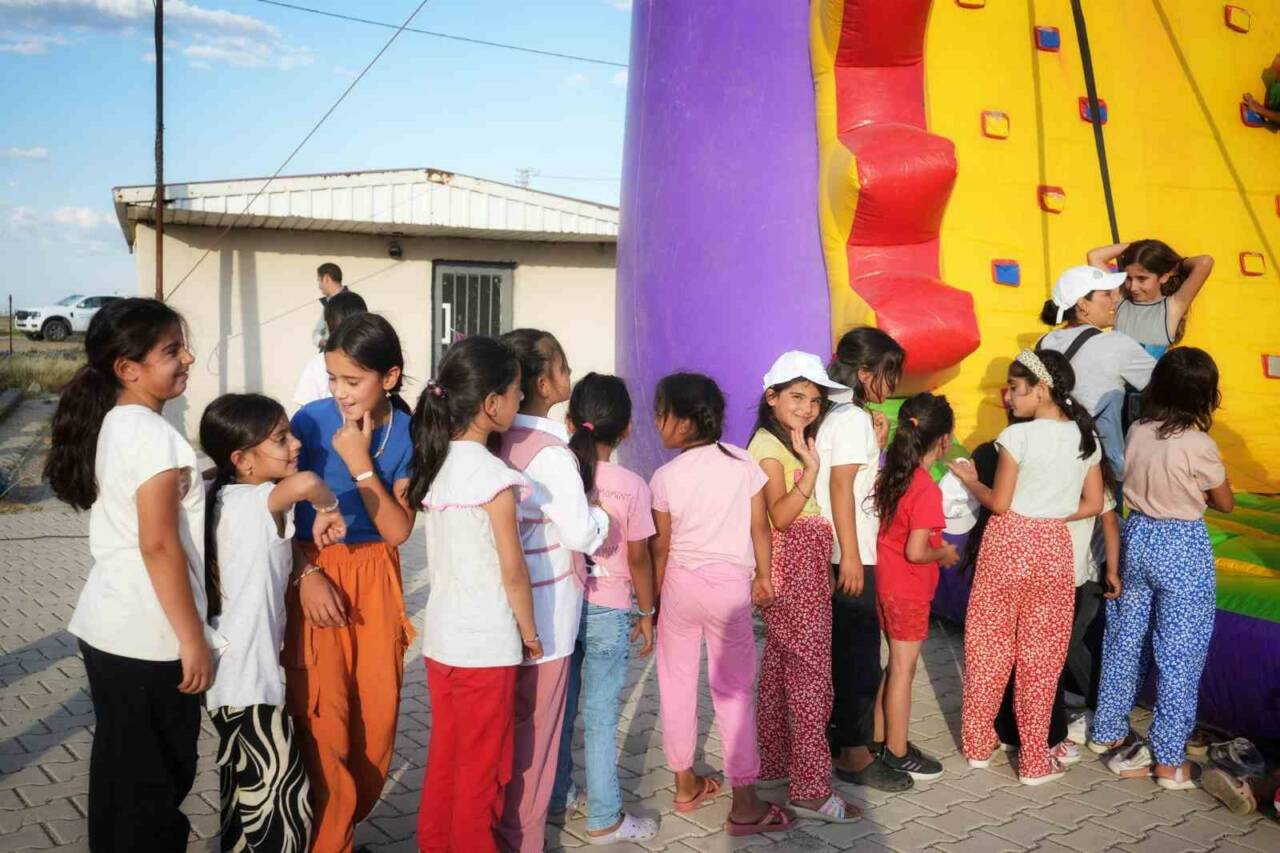 Diyarbakır’da “Çocuk Spor Şenliği” düzenlendi. Diyarbakır Büyükşehir Belediyesi Gençlik ve