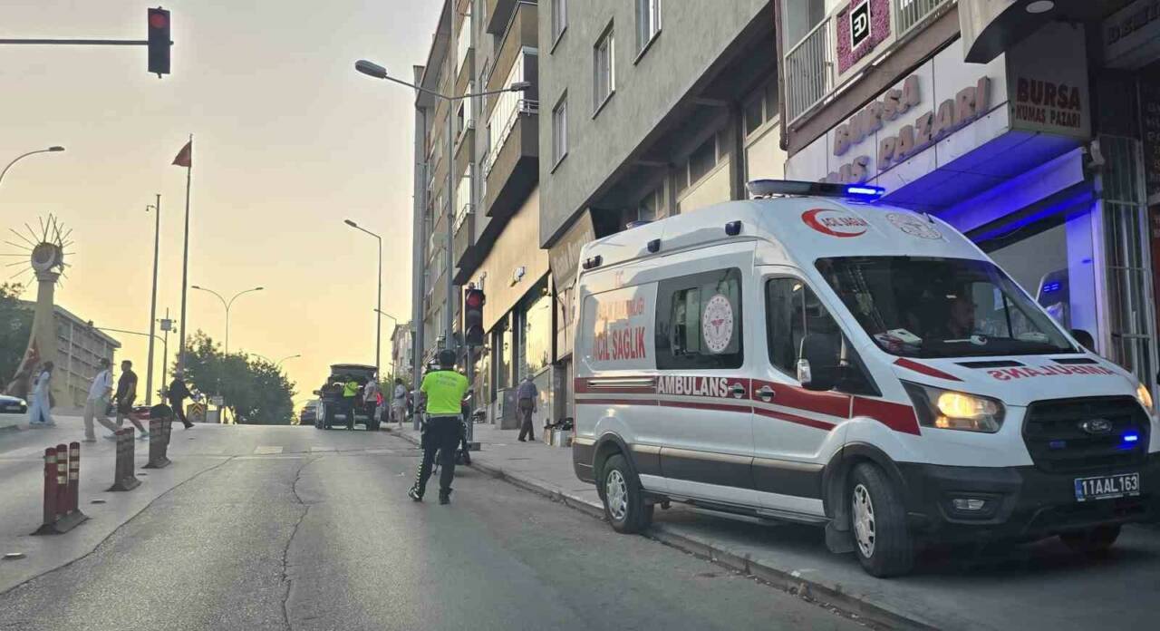 Bilecik’te seyir halindeki 2 motorlu bisikletin çarpışması sonucu meydana gelen