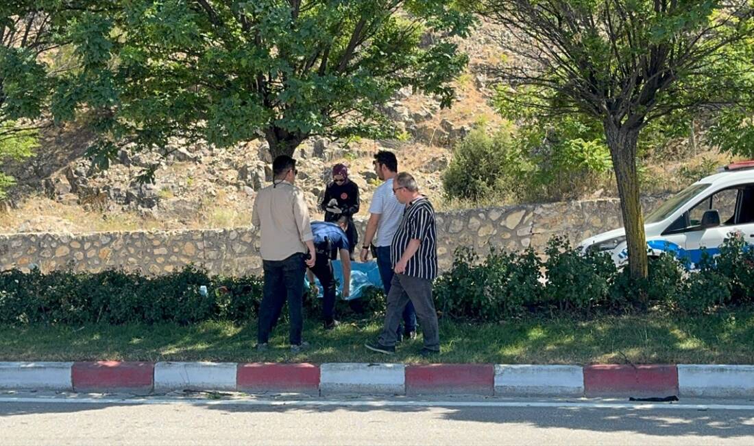 BİLECİK (AA) – Bilecik’te, motosikletin refüje çarpması sonucu 1 kişi