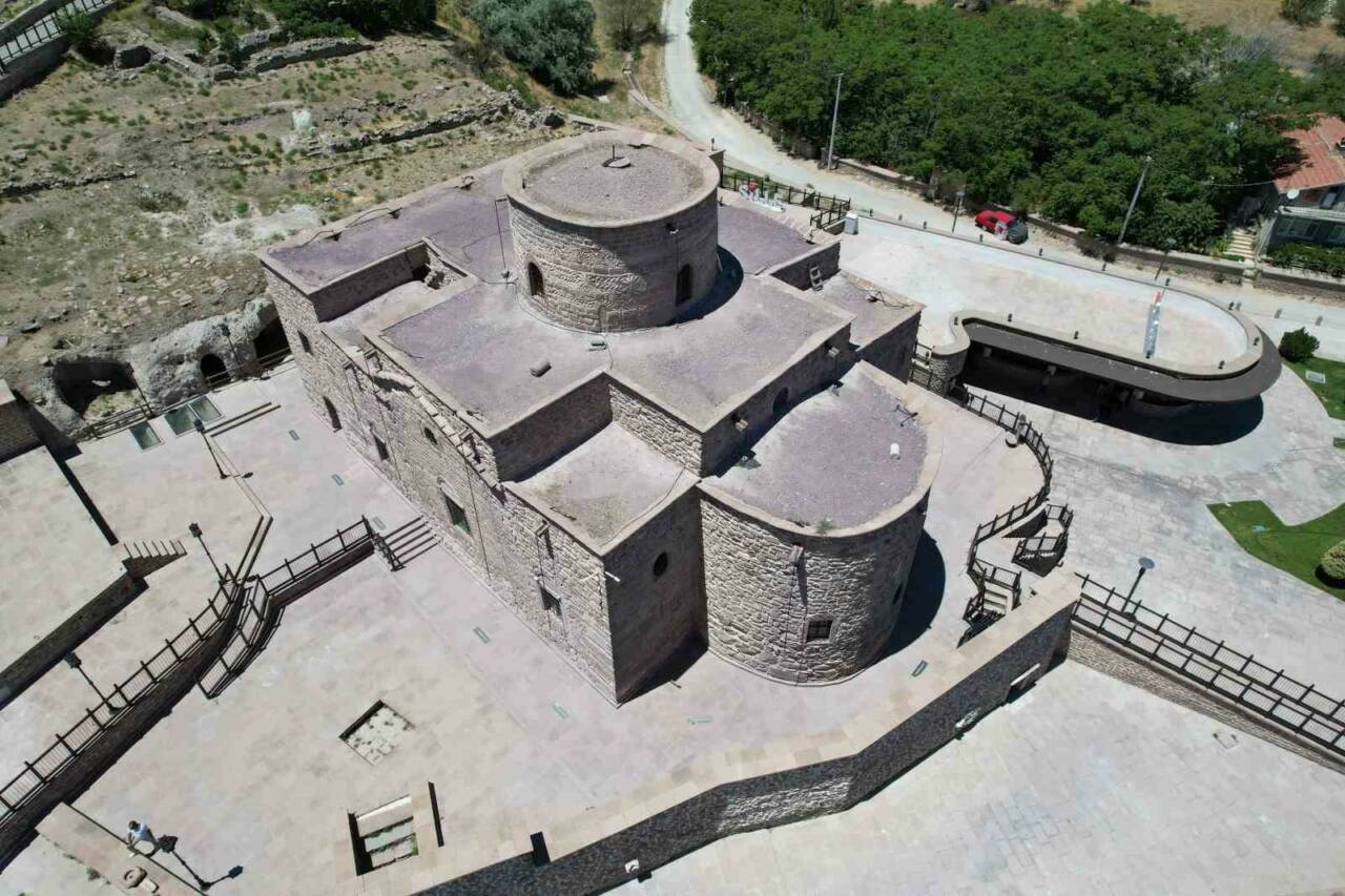 Konya’da, tarihi Sille Mahallesi’nde bulunan ve dünyanın ayakta duran en