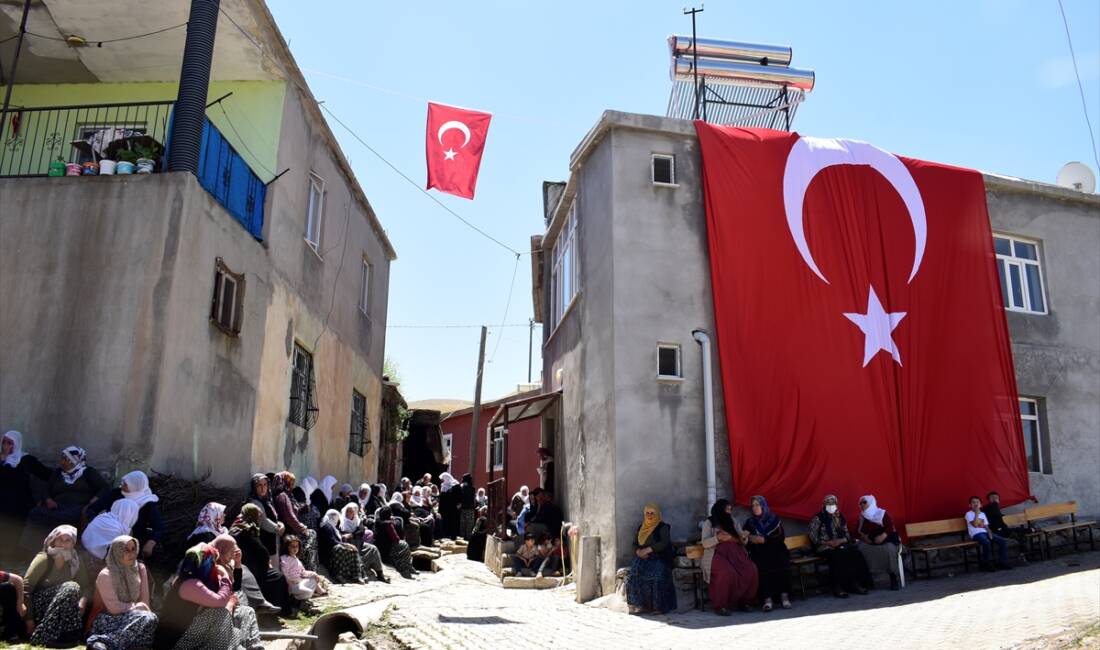 BİTLİS (AA) – Pençe-Kilit Harekatı bölgesinde terör örgütü mensuplarınca kullanılan