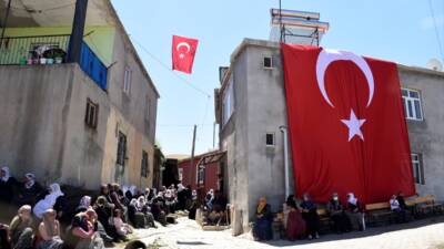 BİTLİS (AA) – Pençe-Kilit Harekatı bölgesinde terör örgütü mensuplarınca kullanılan