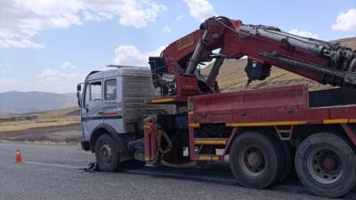BİTLİS (AA) – Bitlis’in Güroymak ilçesinde düğün konvoyundaki motosikletin vinçle
