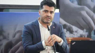 - Omran Stratejik Araştırmalar Merkezinden Dr. Yaser Tabbara:
- "Devlet, özel