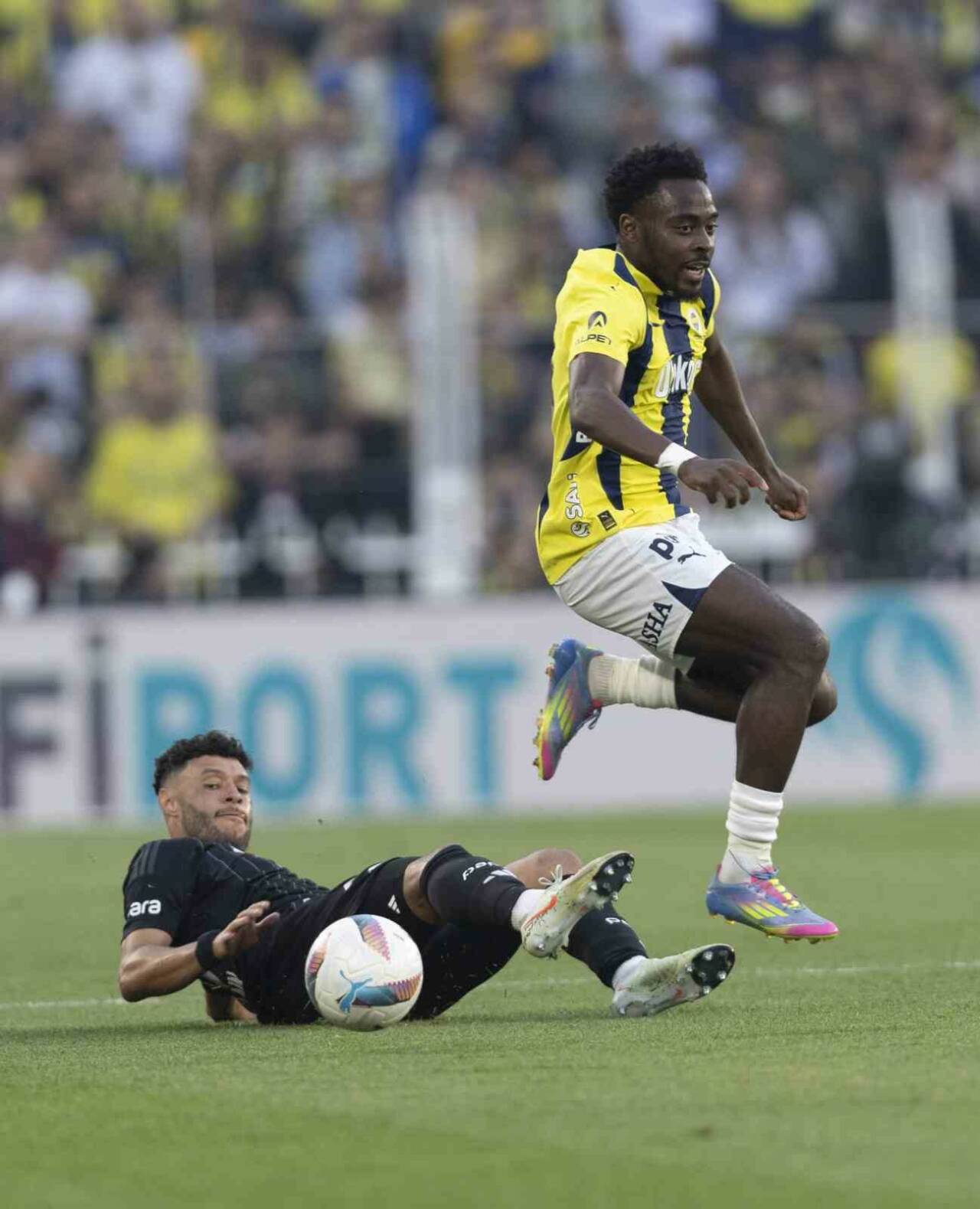 İngiltere Championship ekibi Birmingham City ile 3 yılık sözleşme imzalayan