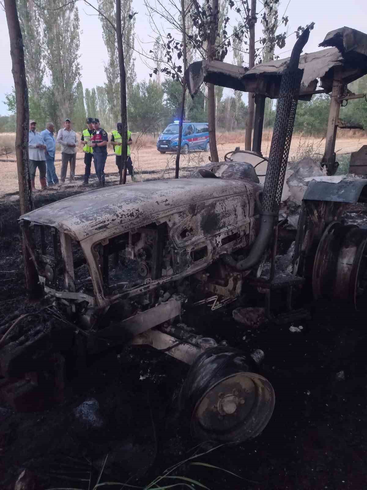 Burdur merkeze bağlı Düğer köyünde traktör kontağının kısa devre yapması