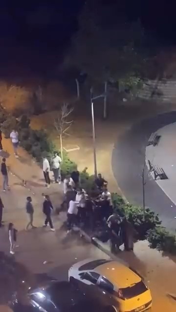 Bursa’da asker eğlencesi yapan kalabalık gurup arasında kavga çıktı. Kavganın