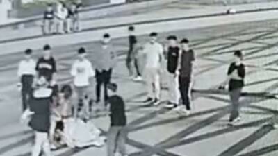 BURSA (İHA) – Bursa Kent meydanında 14 yaşındaki kız 4