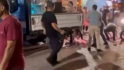 Bursa’nın Mudanya ilçesi sahil bandında zabıta ekipleri ile seyyar satıcılar